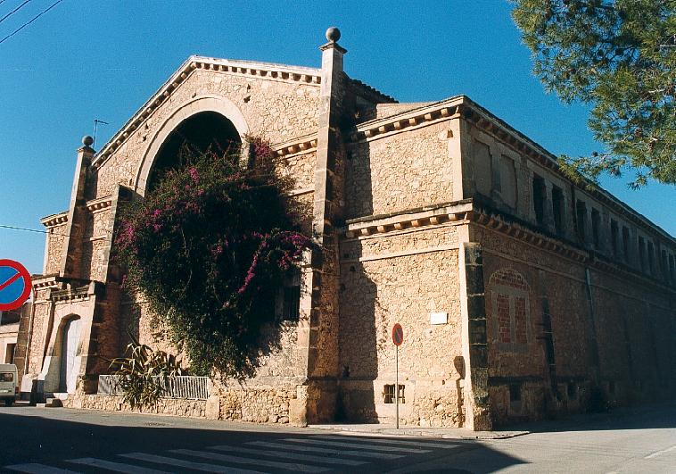 Costa Daurada - Vila-seca Old Modernist COOPERATIVE CELLAR © La Pineda Platja